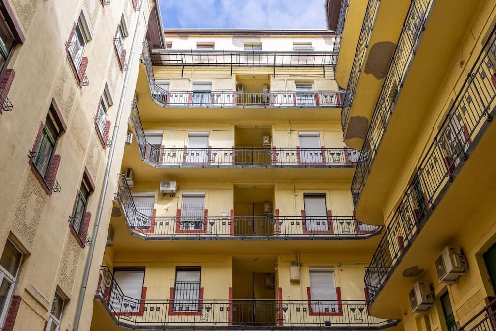 Apartment Peace Oasis In The Pulsing Budapest